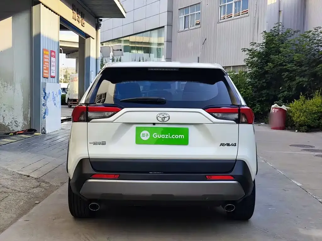 Toyota RAV4 — фото 9