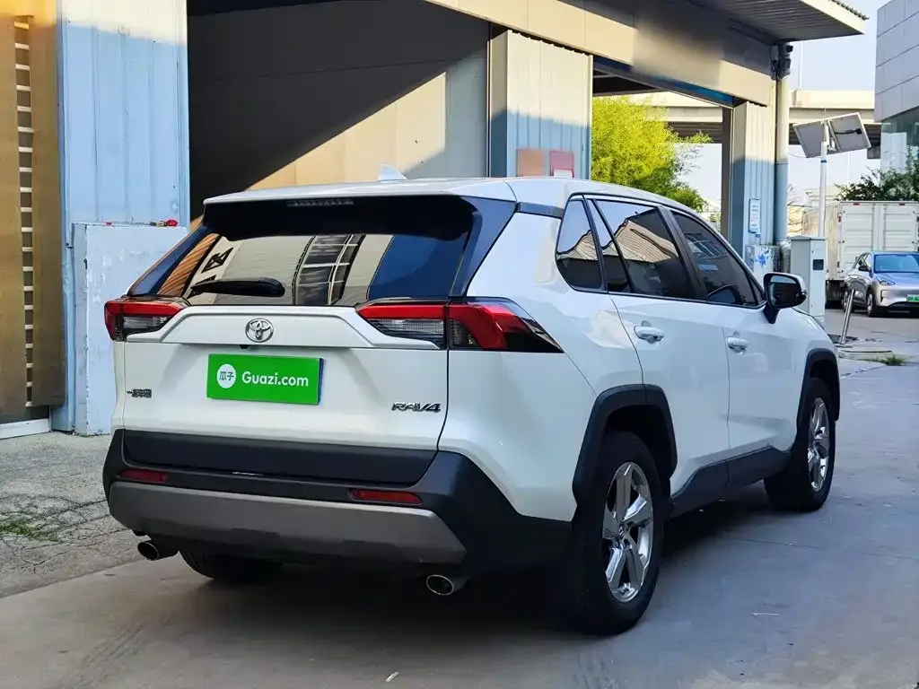 Toyota RAV4 — фото 10