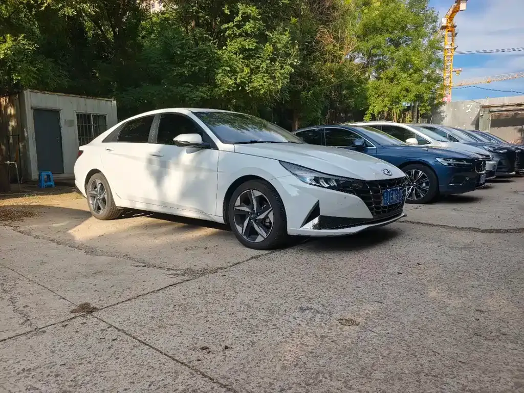 Hyundai Elantra — фото 8