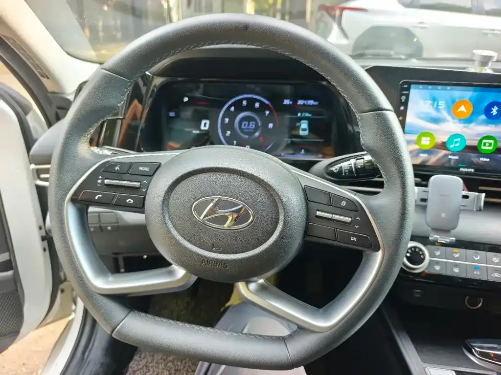 Hyundai Elantra — фото 6