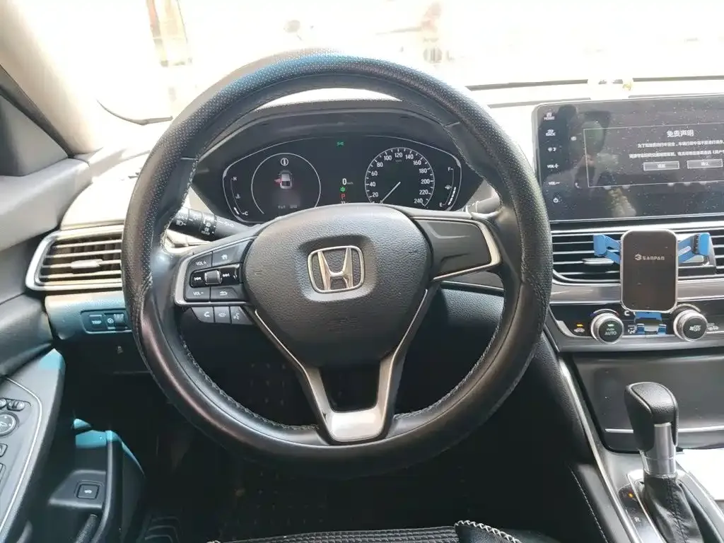 Honda Accord — фото 9