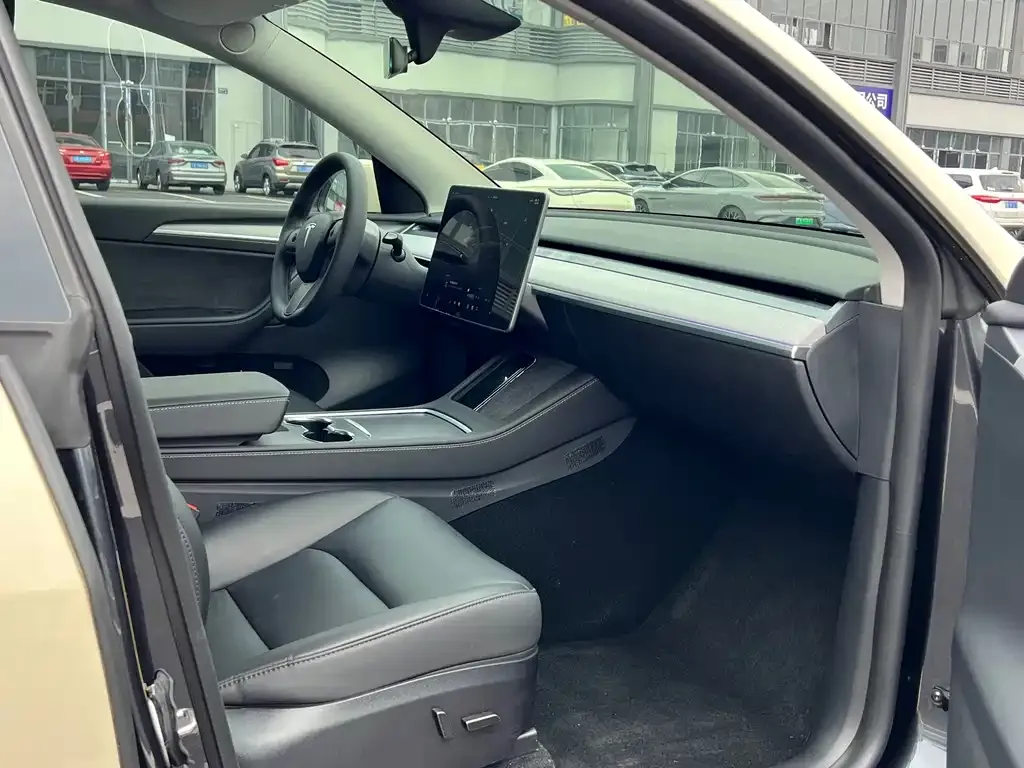 Tesla Model Y — фото 7
