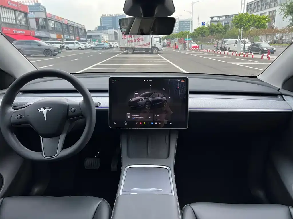 Tesla Model Y — фото 6