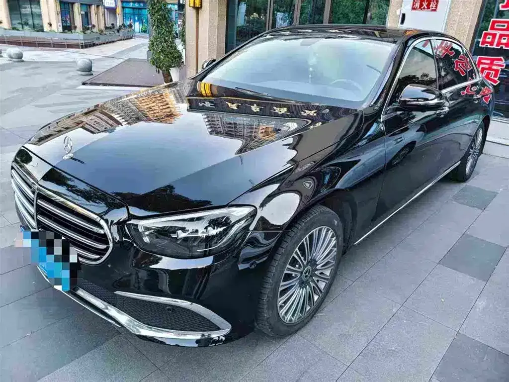 Mercedes-Benz E-Class — фото 1