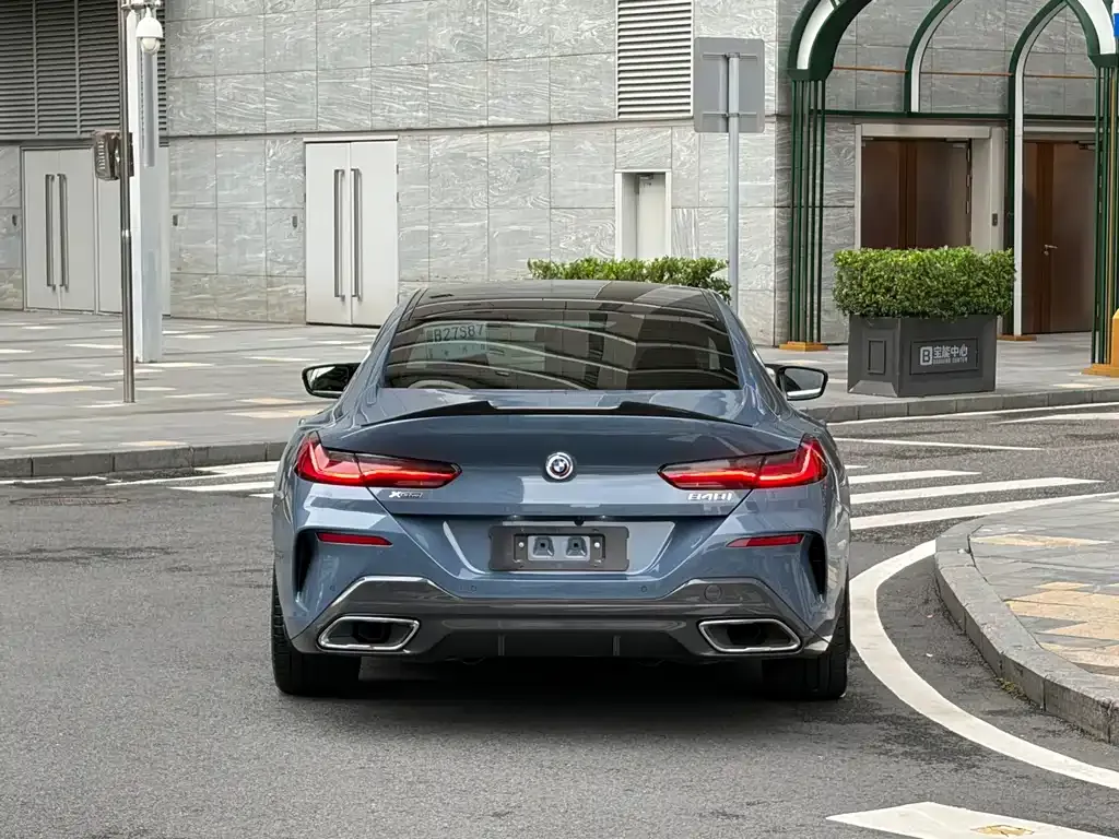 BMW 8 Series — фото 2