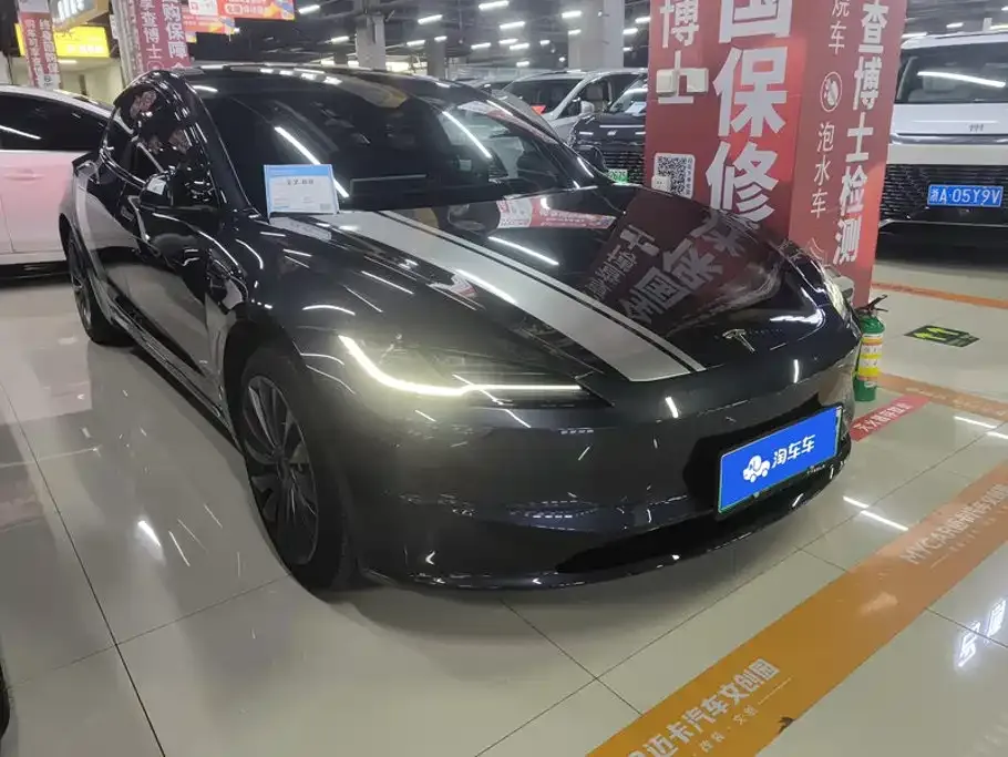 Tesla Model 3 — фото 1