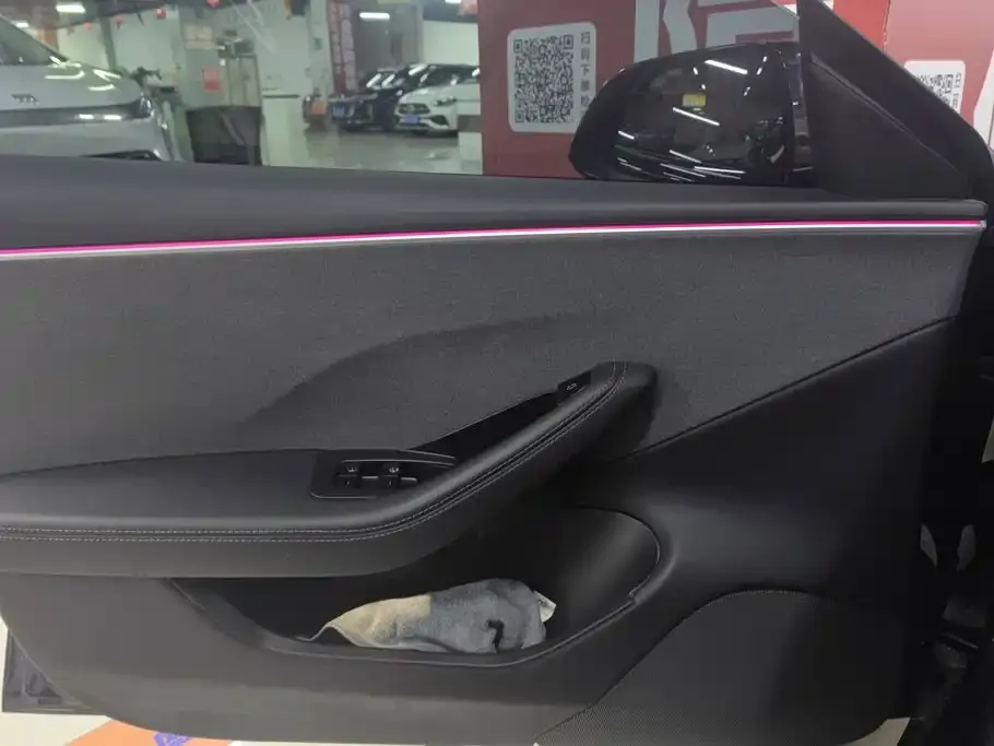 Tesla Model 3 — фото 10