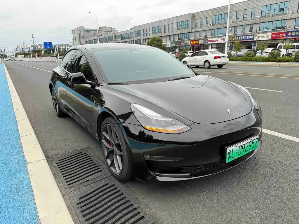 Tesla Model 3 — фото 3