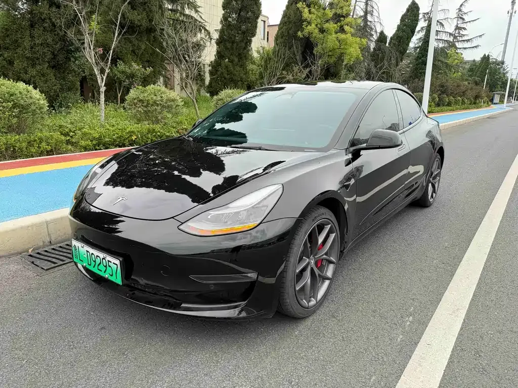 Tesla Model 3 — фото 10