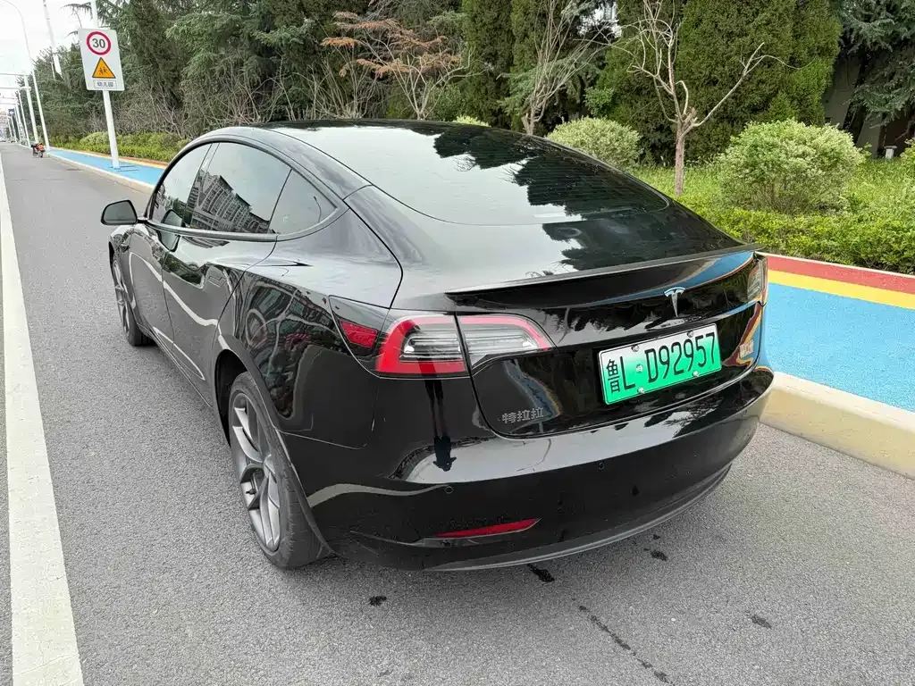 Tesla Model 3 — фото 9