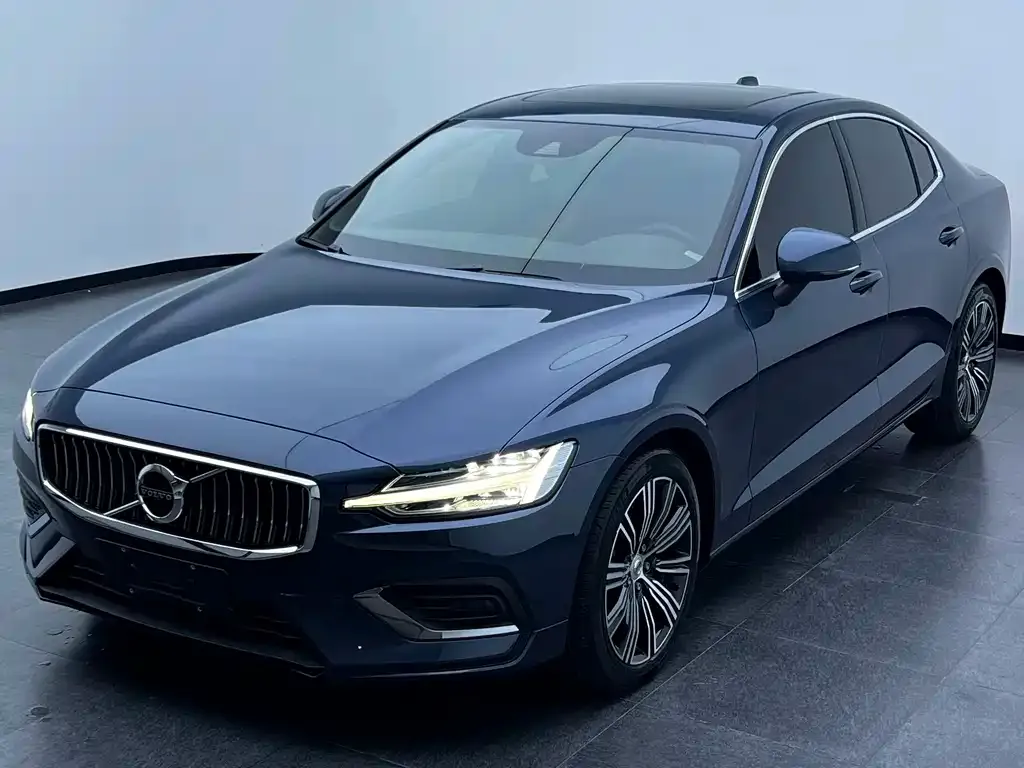Volvo S60 — фото 1
