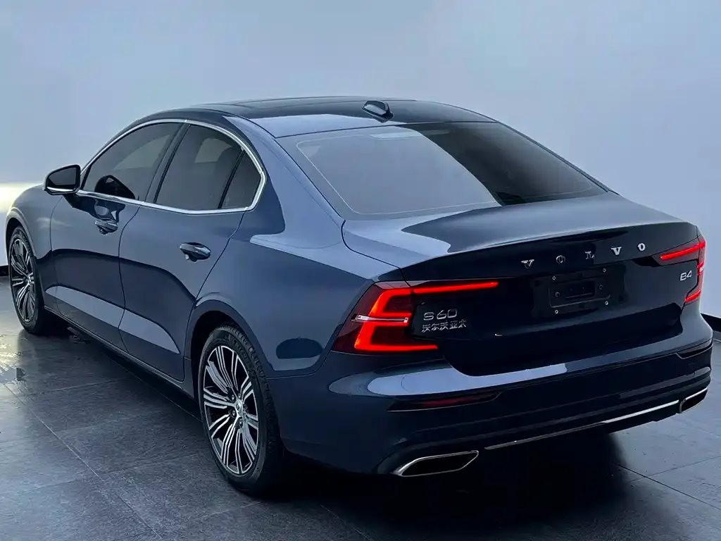 Volvo S60 — фото 10
