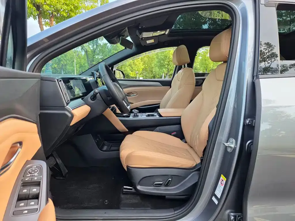 BYD L DM-i — фото 3