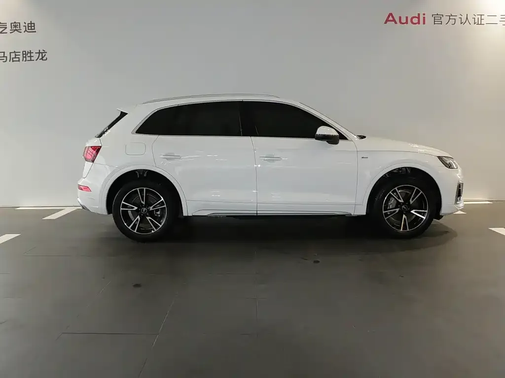 Audi Q5L — фото 9