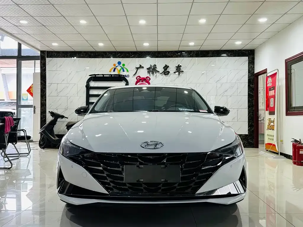 Hyundai Elantra — фото 8