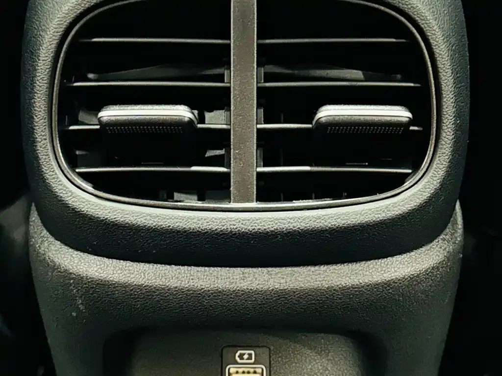 Hyundai Elantra — фото 7