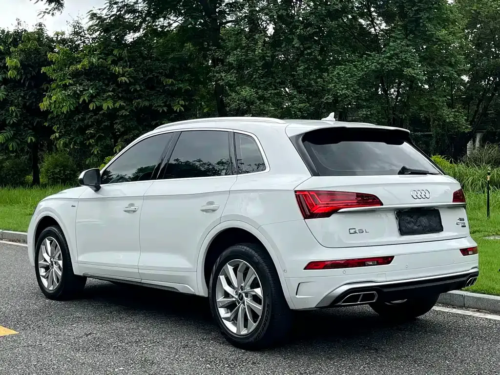 Audi Q5L — фото 9