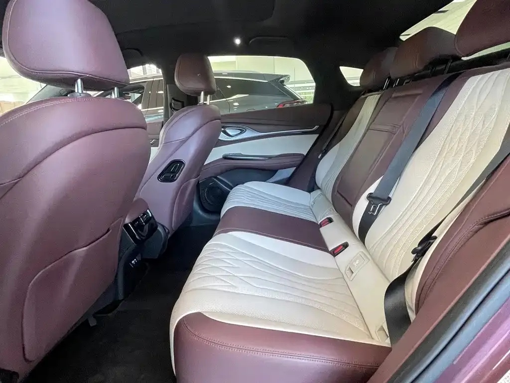 BYD Seal — фото 10