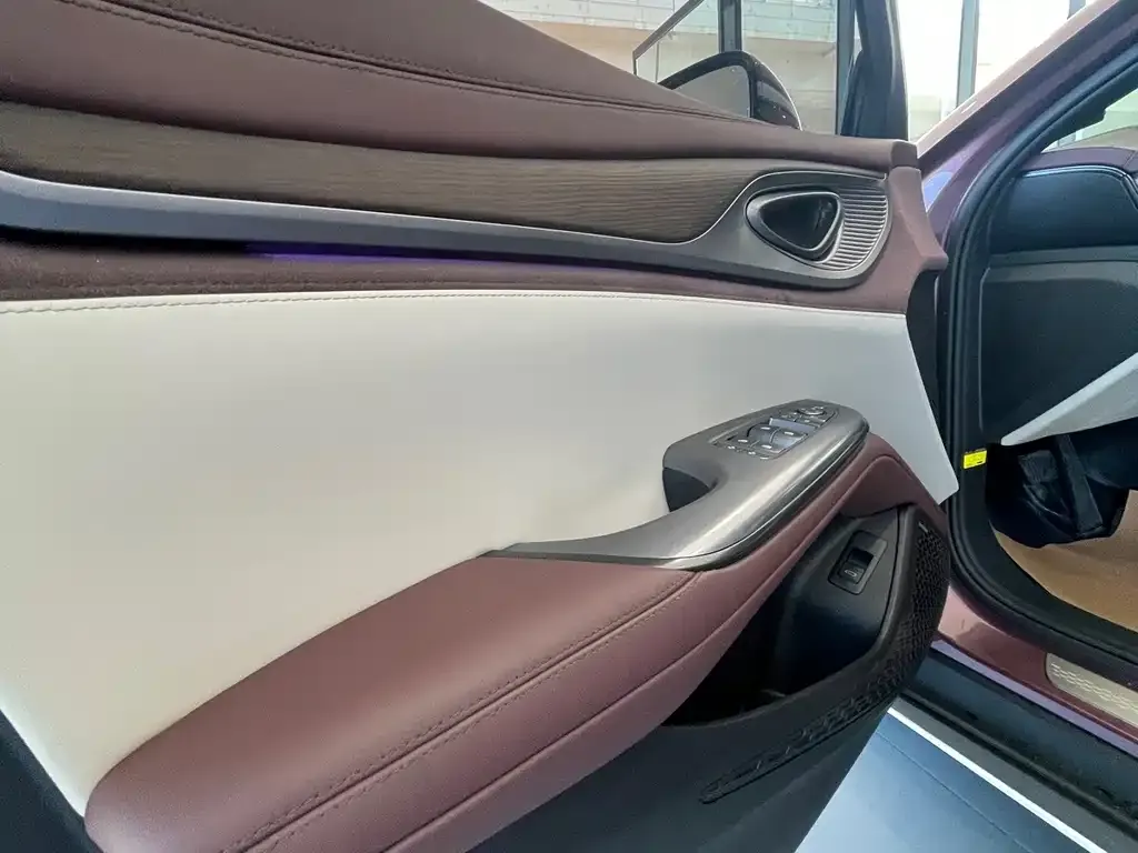 BYD Seal — фото 2