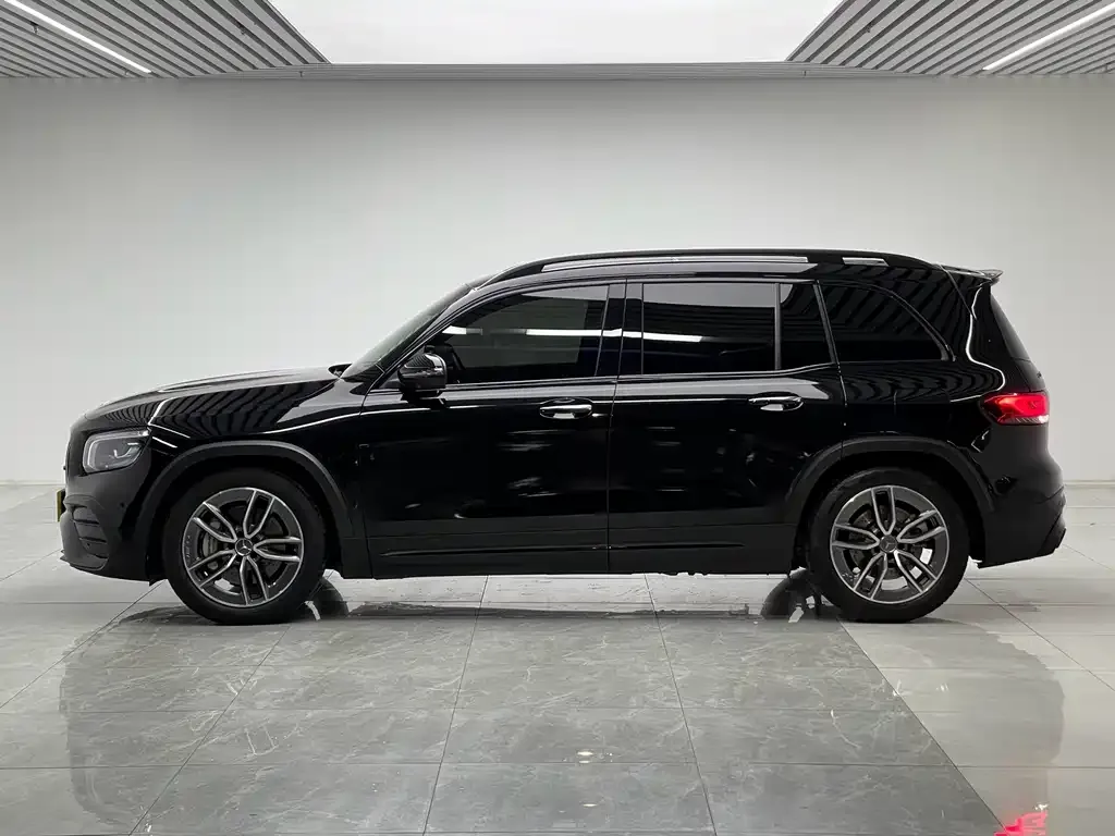 Mercedes-Benz GLB AMG — фото 5