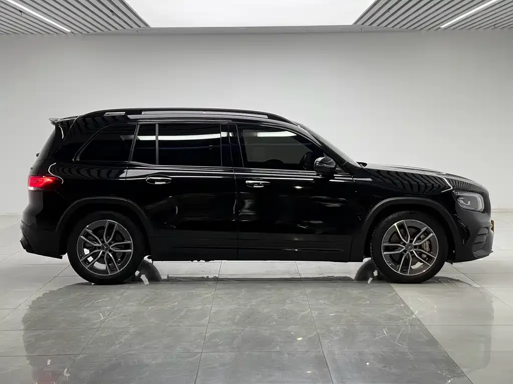 Mercedes-Benz GLB AMG — фото 8