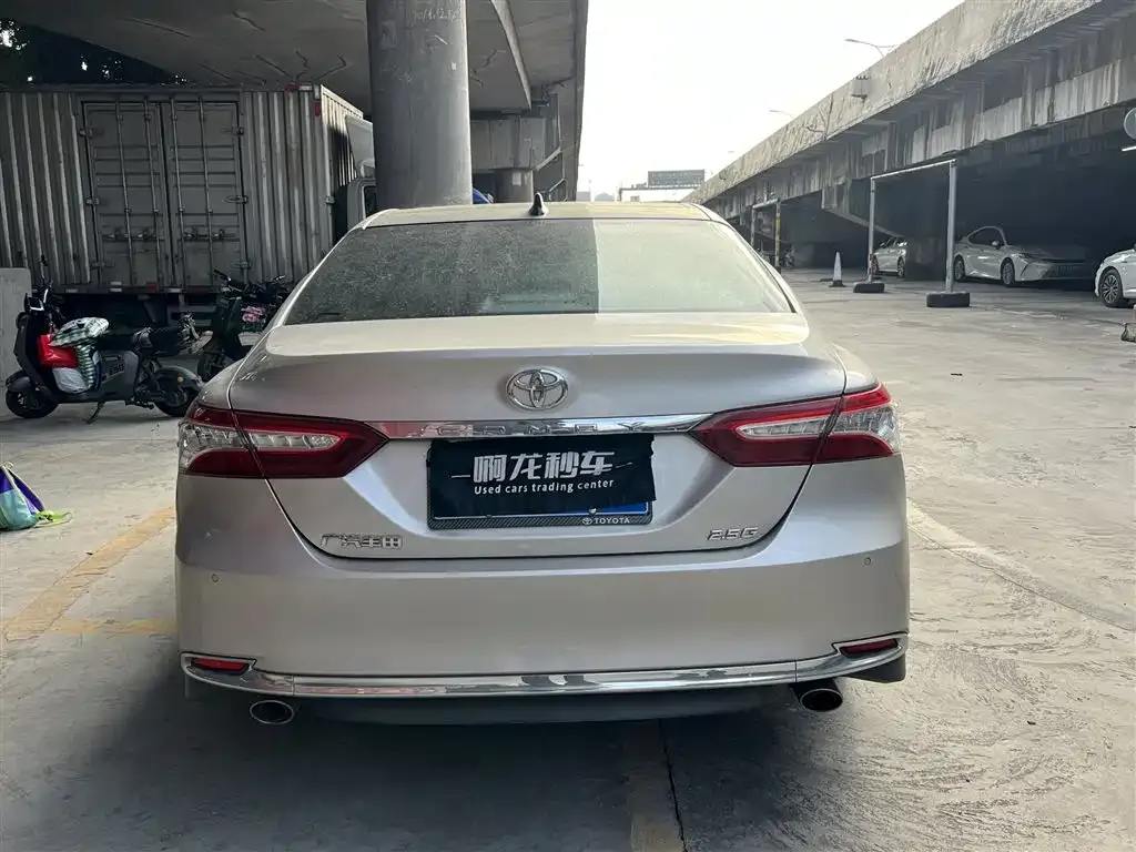 Toyota Camry — фото 7