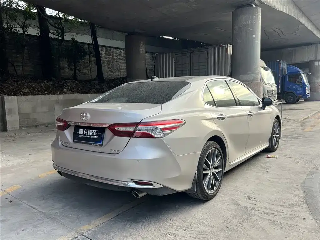 Toyota Camry — фото 8