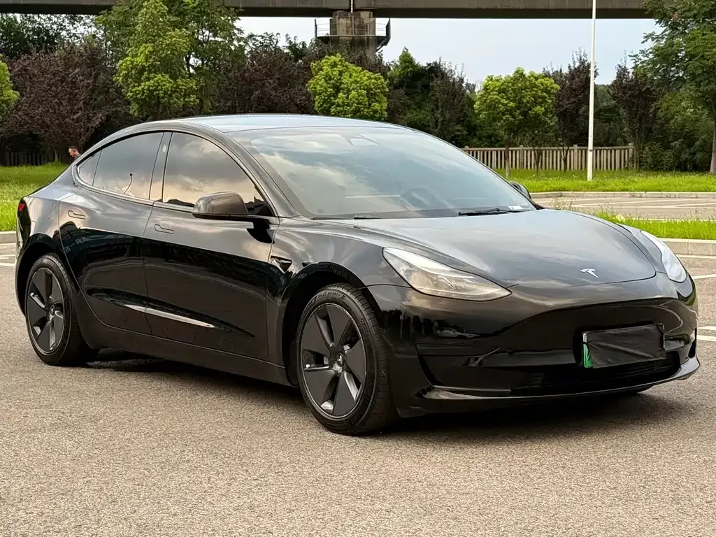 Tesla Model 3 — фото 10