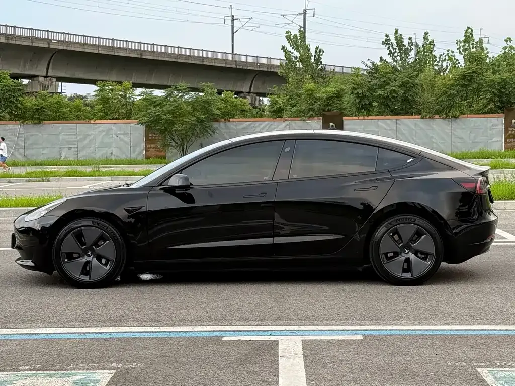 Tesla Model 3 — фото 6