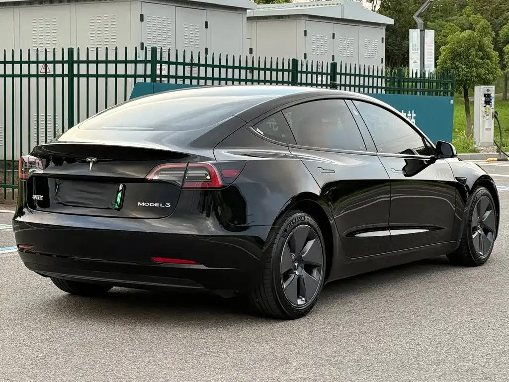 Tesla Model 3 — фото 7