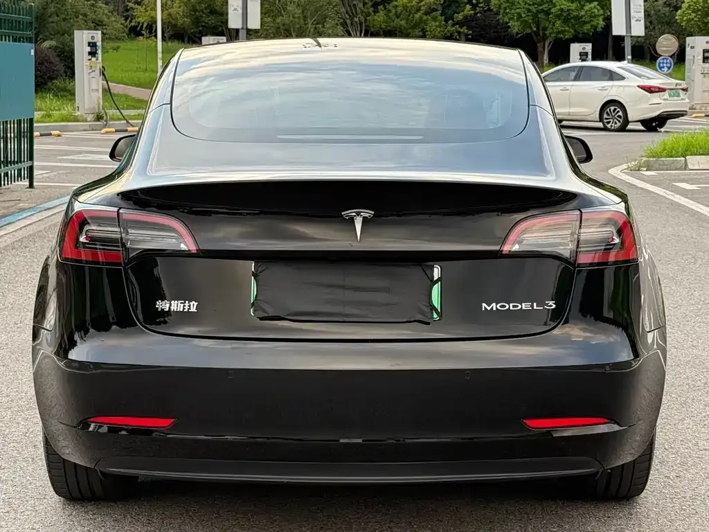 Tesla Model 3 — фото 8