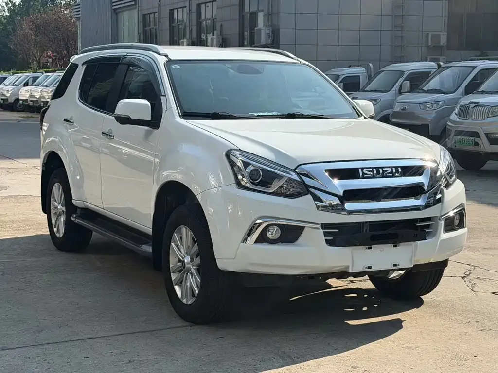 Isuzu MU-X — фото 10