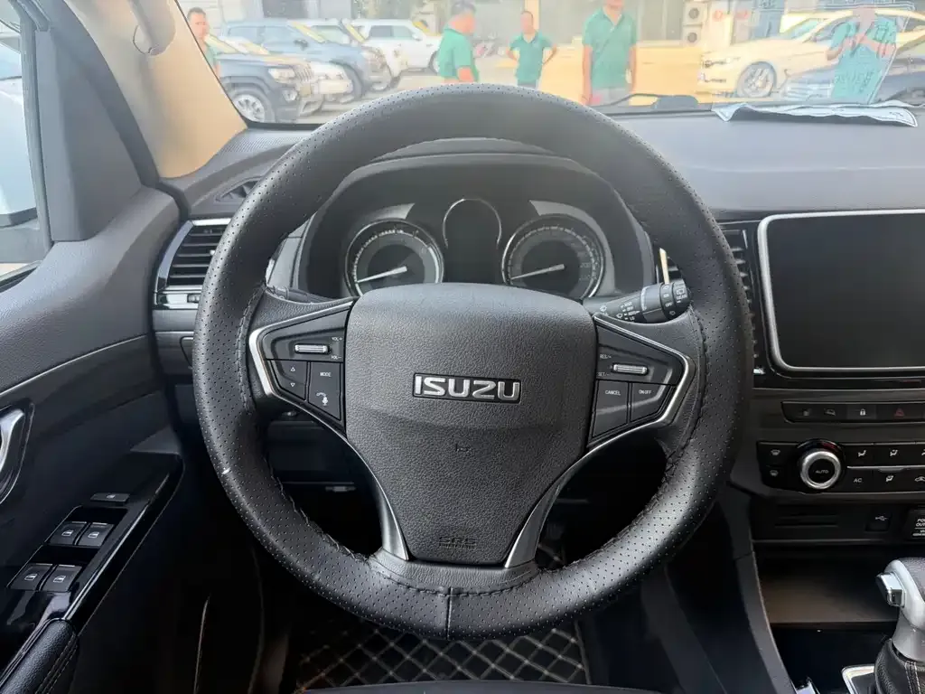Isuzu MU-X — фото 6