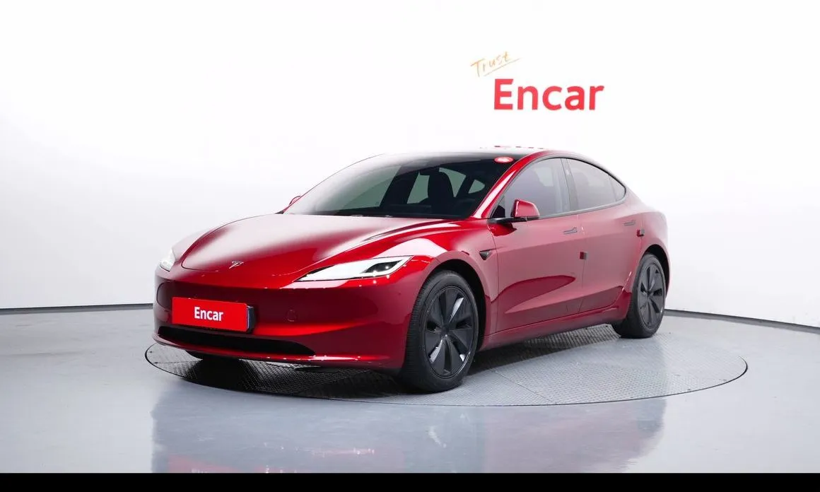 Tesla Model 3 — фото 1