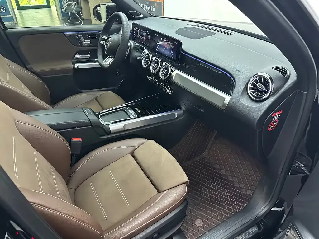 Mercedes-Benz GLB AMG — фото 8