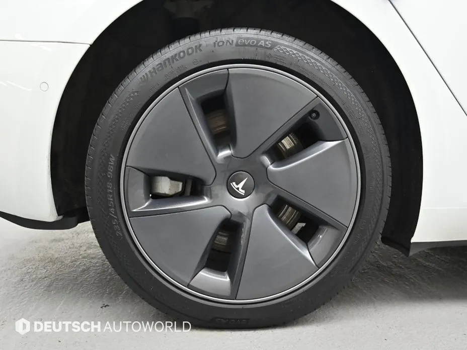 Tesla Model 3 — фото 10