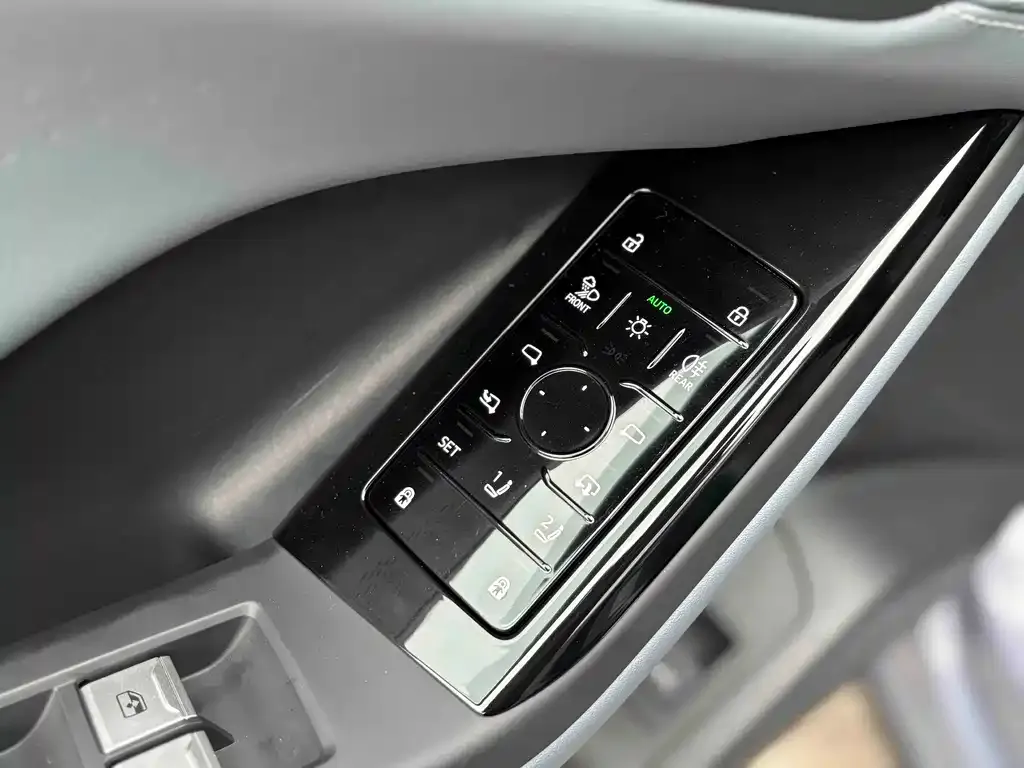 Audi Q6L e-tron — фото 10