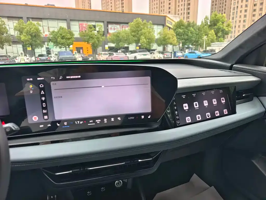 Audi Q6L e-tron — фото 3