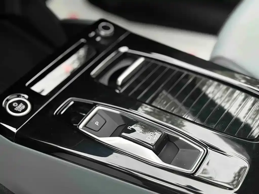 Audi Q6L e-tron — фото 5