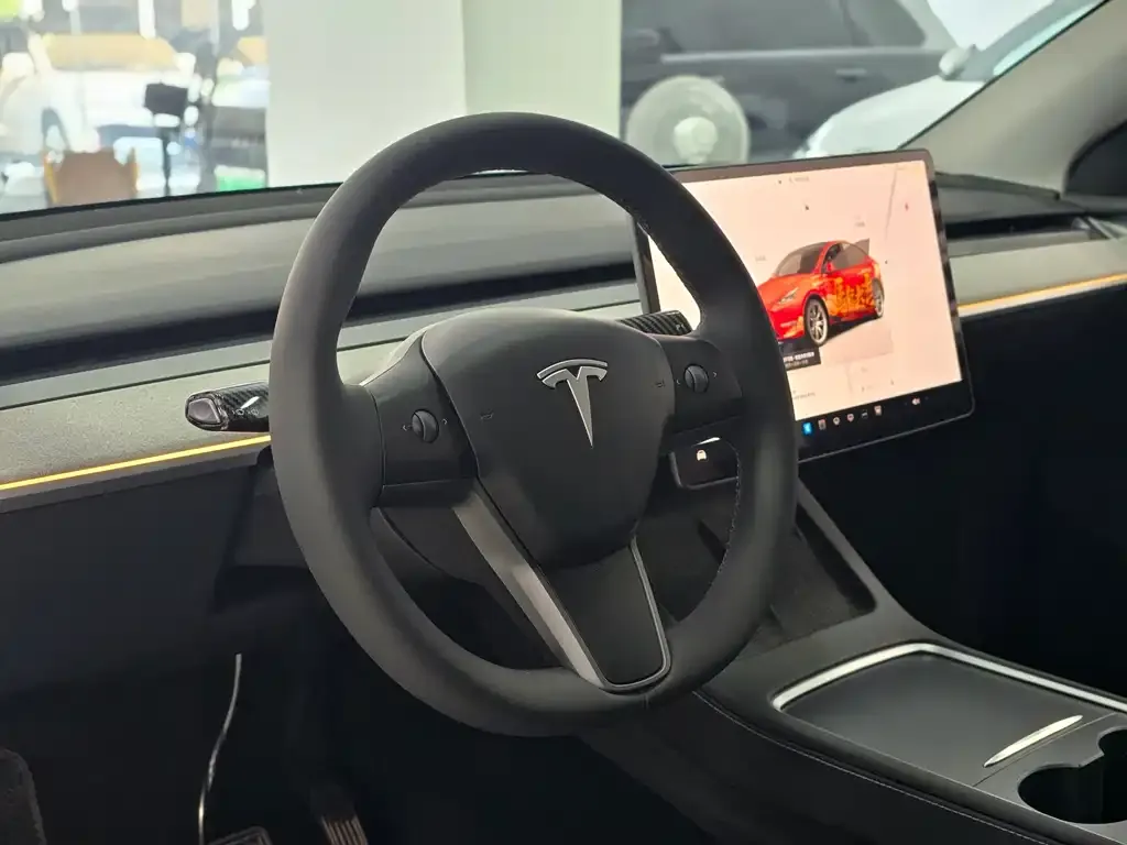Tesla Model Y — фото 9