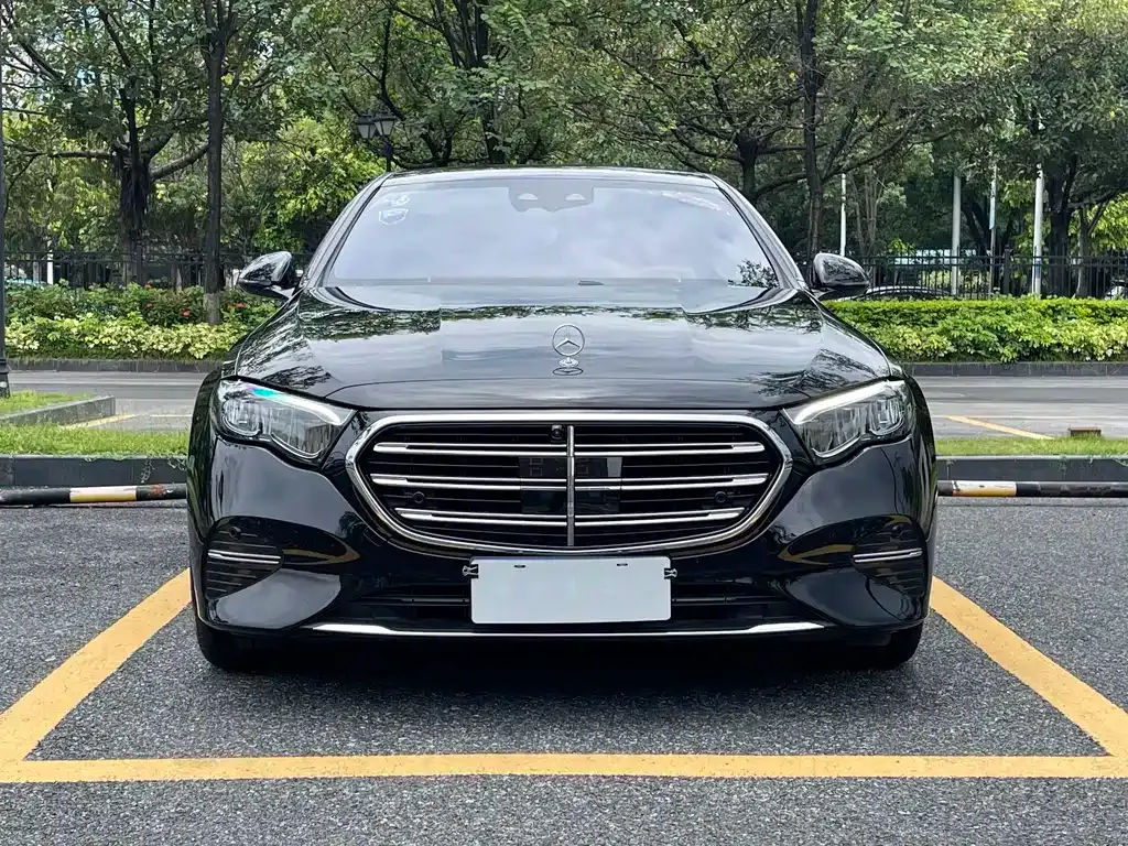 Mercedes-Benz E-Class — фото 2