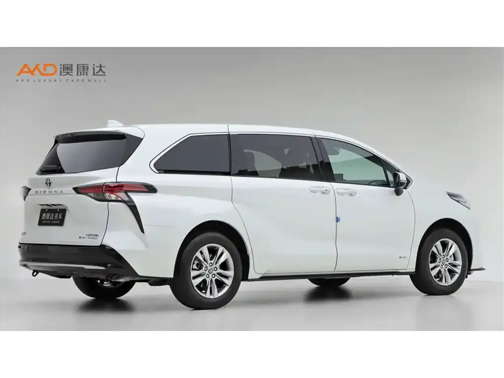 Toyota Sienna — фото 10