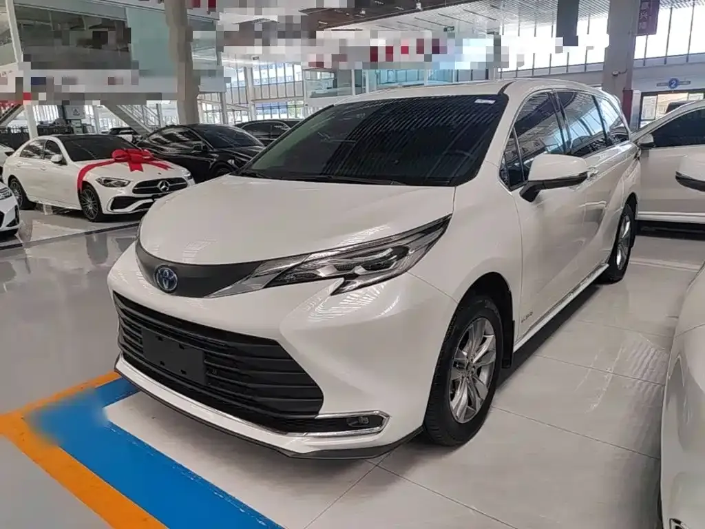Toyota Sienna — фото 9