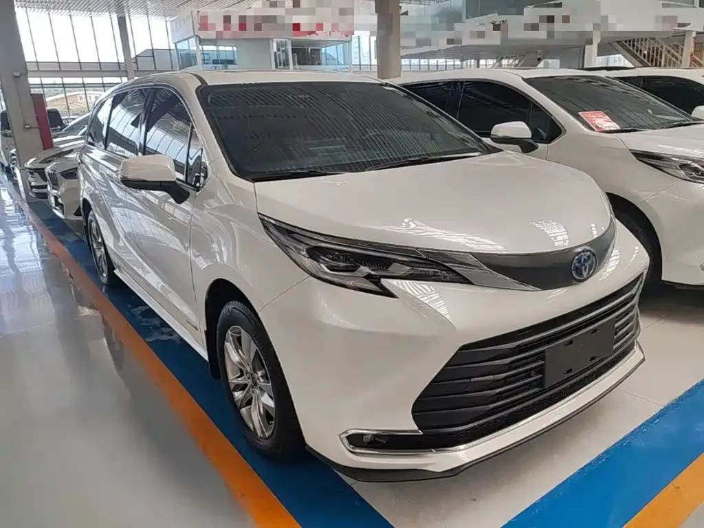 Toyota Sienna — фото 4