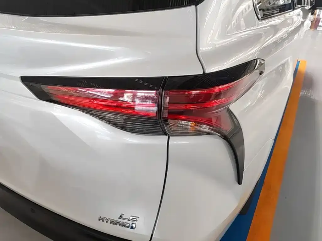 Toyota Sienna — фото 10