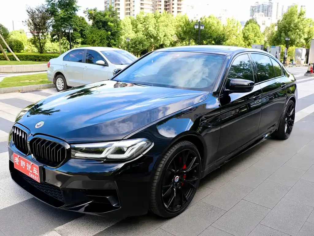 BMW 5 Series — фото 1