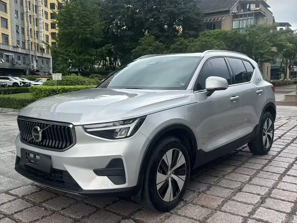 Volvo XC40 — фото 1