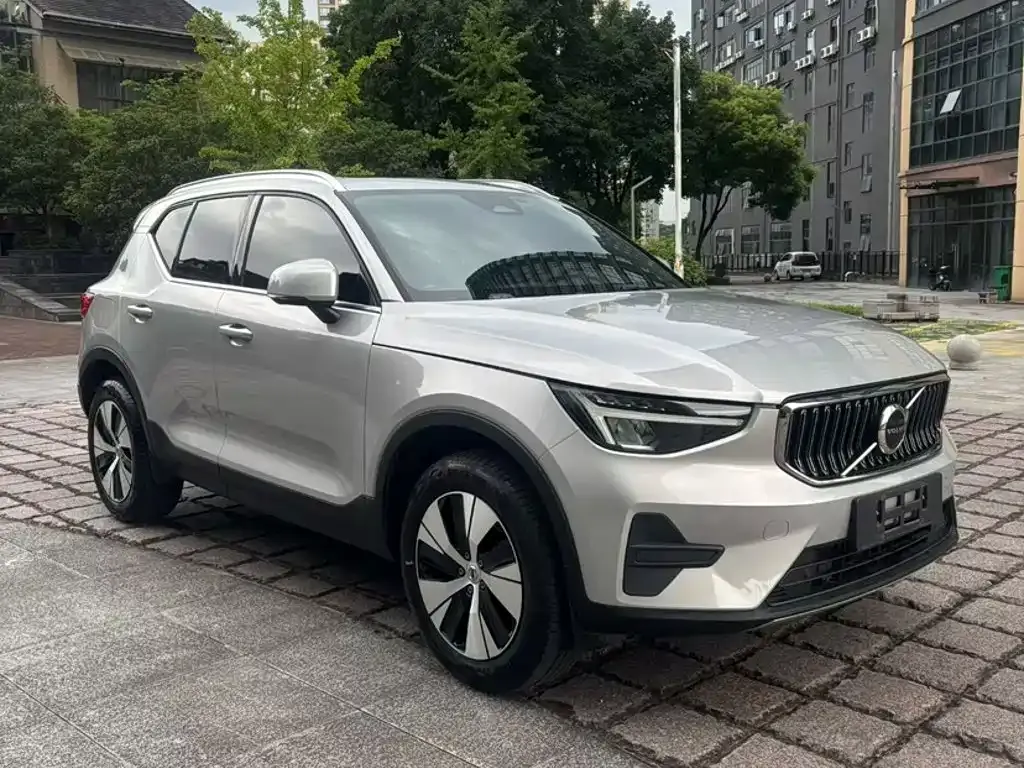 Volvo XC40 — фото 7