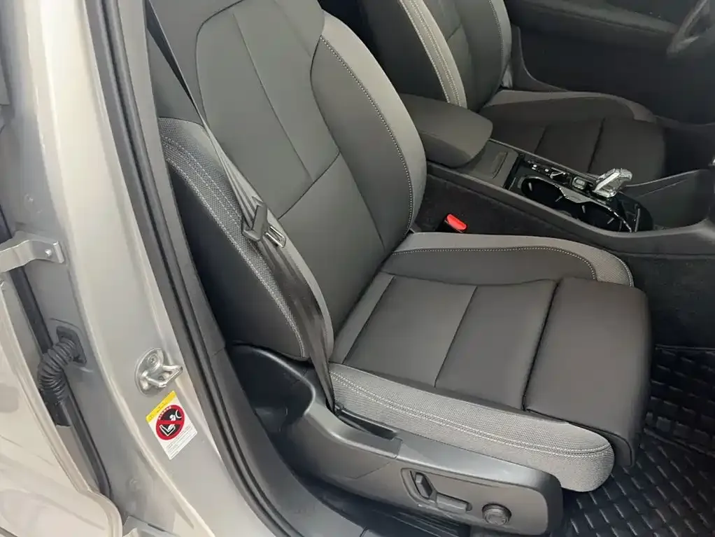 Volvo XC40 — фото 10