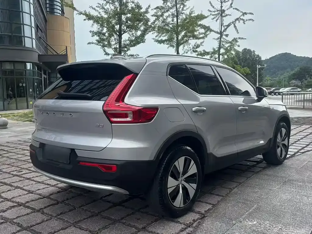 Volvo XC40 — фото 4
